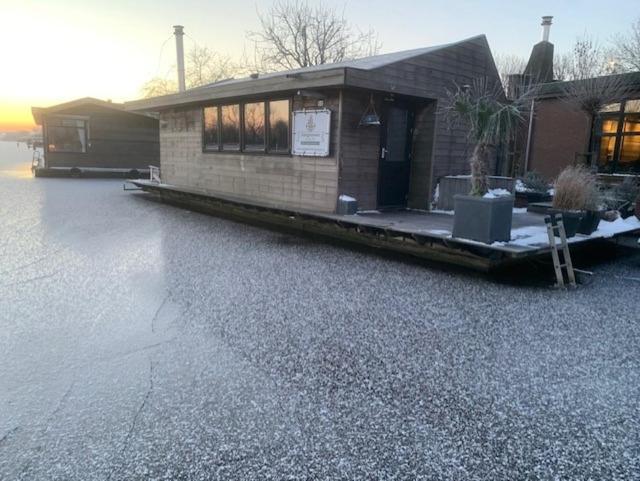 Aangenaam Op De Rijn, Woonboot, Inclusief Prive Sauna Alphen aan den Rijn Exterior photo