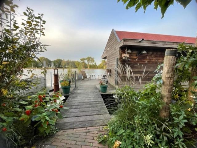 Aangenaam Op De Rijn, Woonboot, Inclusief Prive Sauna Alphen aan den Rijn Exterior photo
