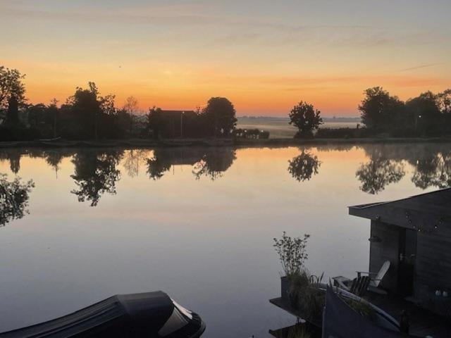 Aangenaam Op De Rijn, Woonboot, Inclusief Prive Sauna Alphen aan den Rijn Exterior photo