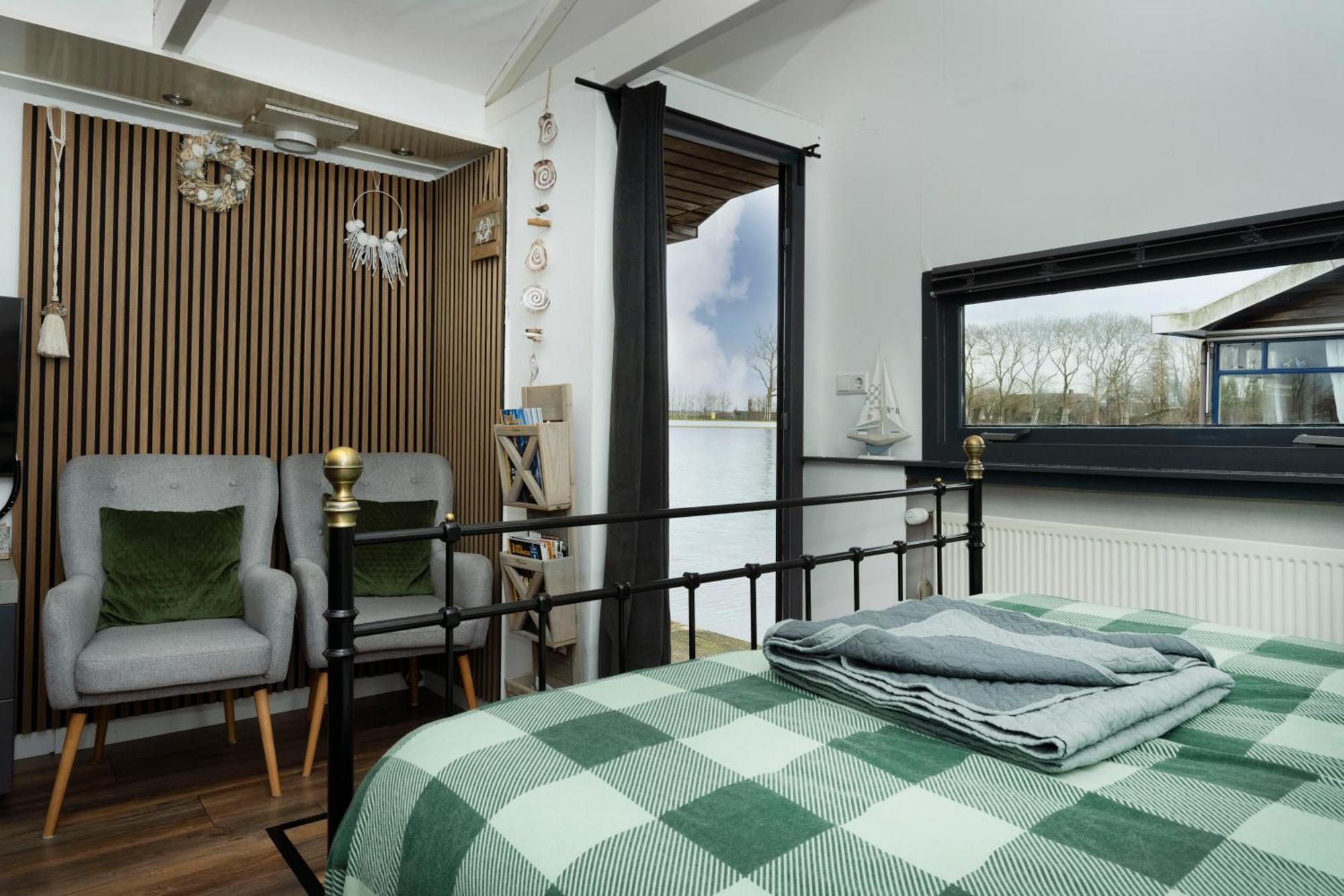 Aangenaam Op De Rijn, Woonboot, Inclusief Prive Sauna Alphen aan den Rijn Exterior photo
