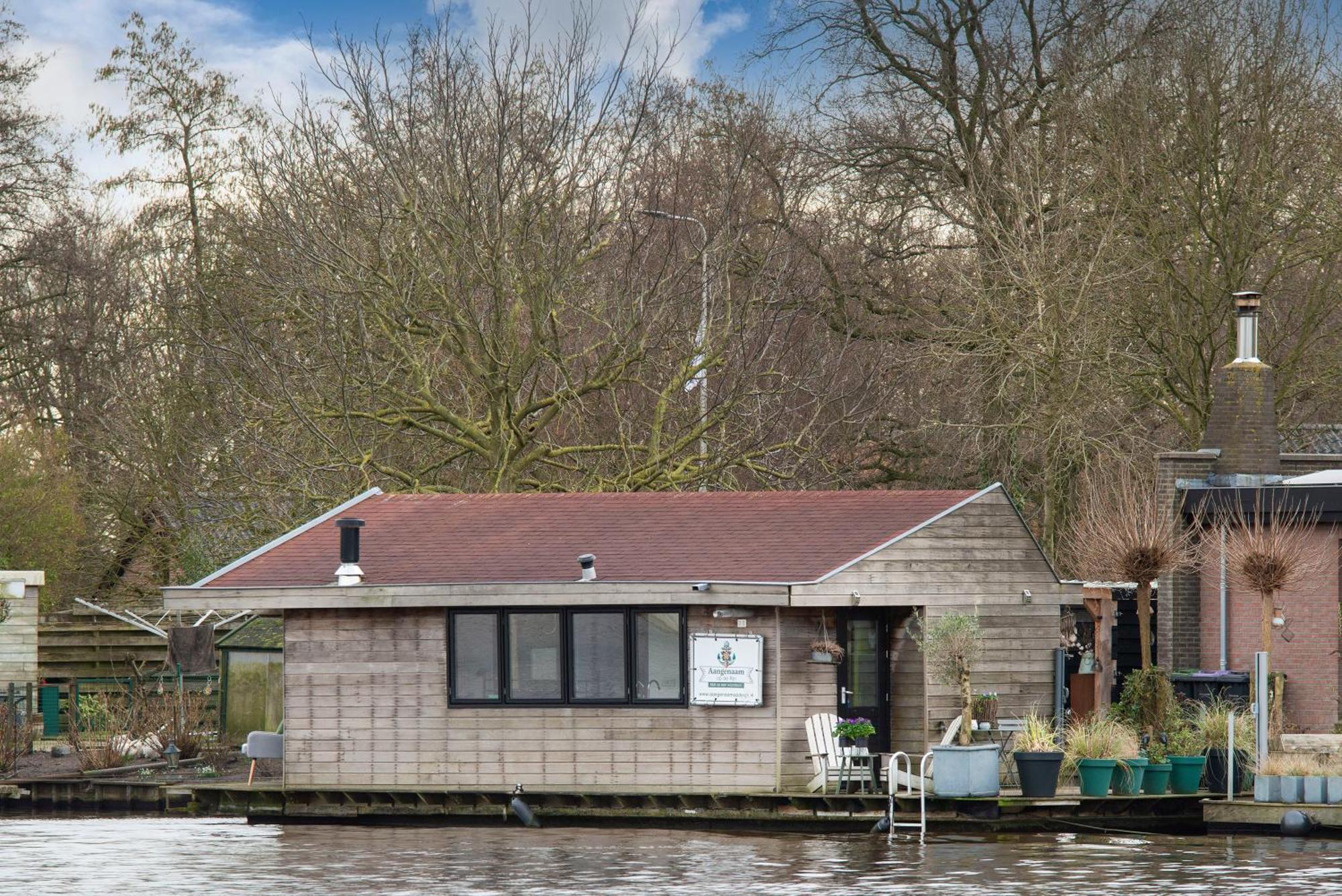 Aangenaam Op De Rijn, Woonboot, Inclusief Prive Sauna Alphen aan den Rijn Exterior photo